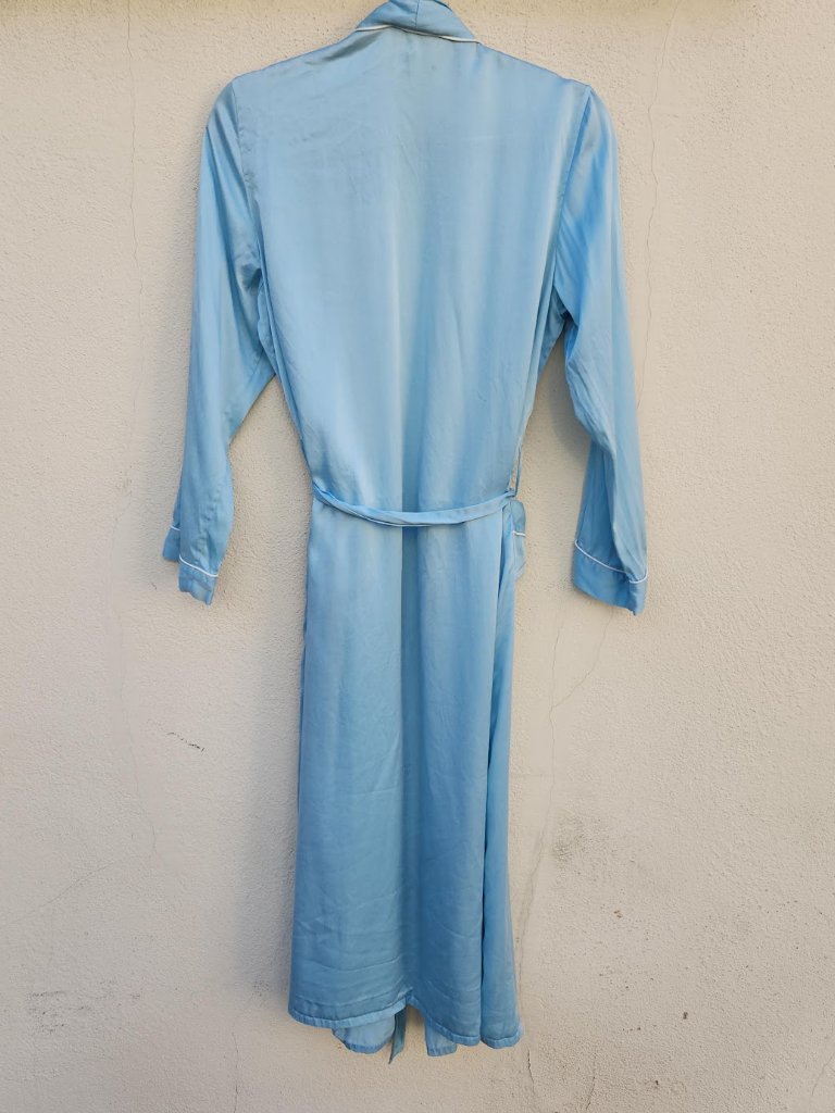 Daisysilk 100% 19mm Mulberry Silk Light Blue Robe $285 Msrp — image 7 of 8